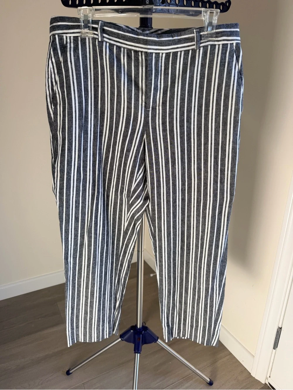 Banana Republic Linen Cotton Black White Stripe Cropped Pants size 8